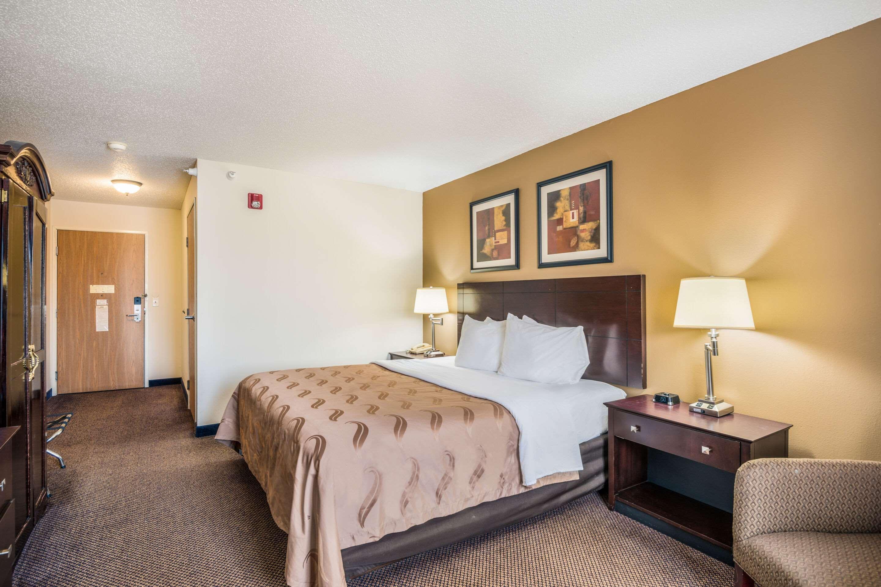 Quality Inn & Suites Eldridge Davenport North Esterno foto