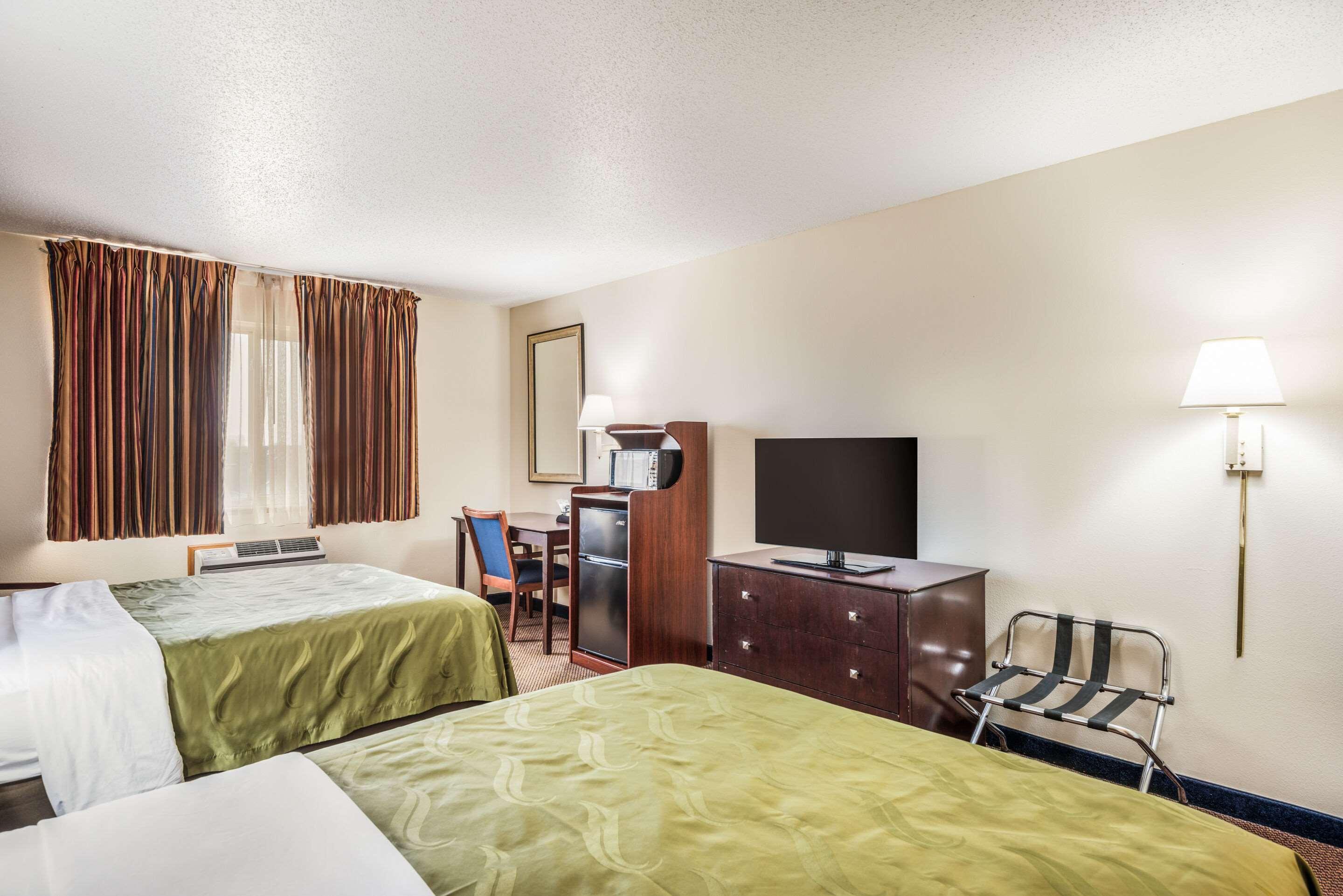 Quality Inn & Suites Eldridge Davenport North Esterno foto