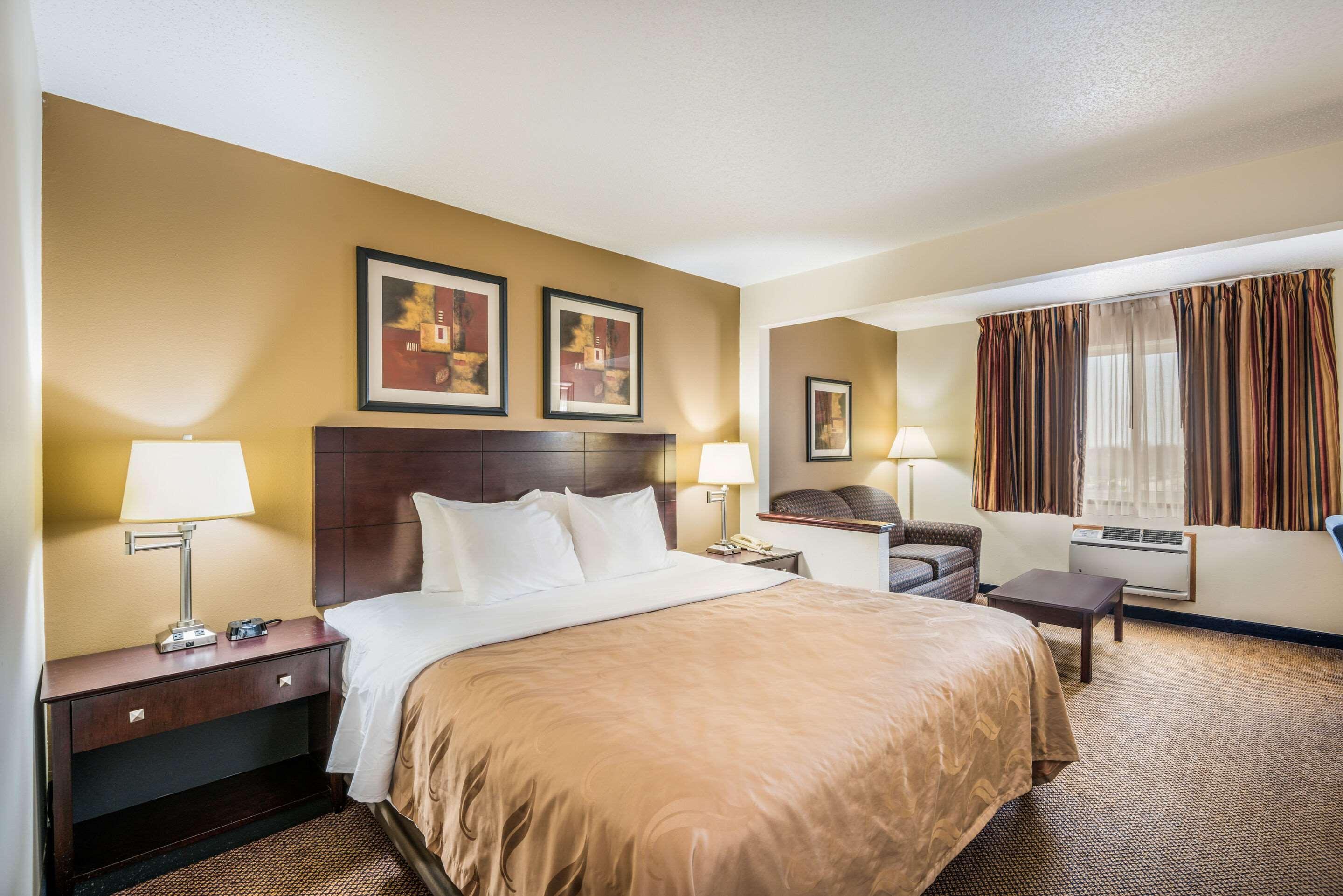 Quality Inn & Suites Eldridge Davenport North Esterno foto