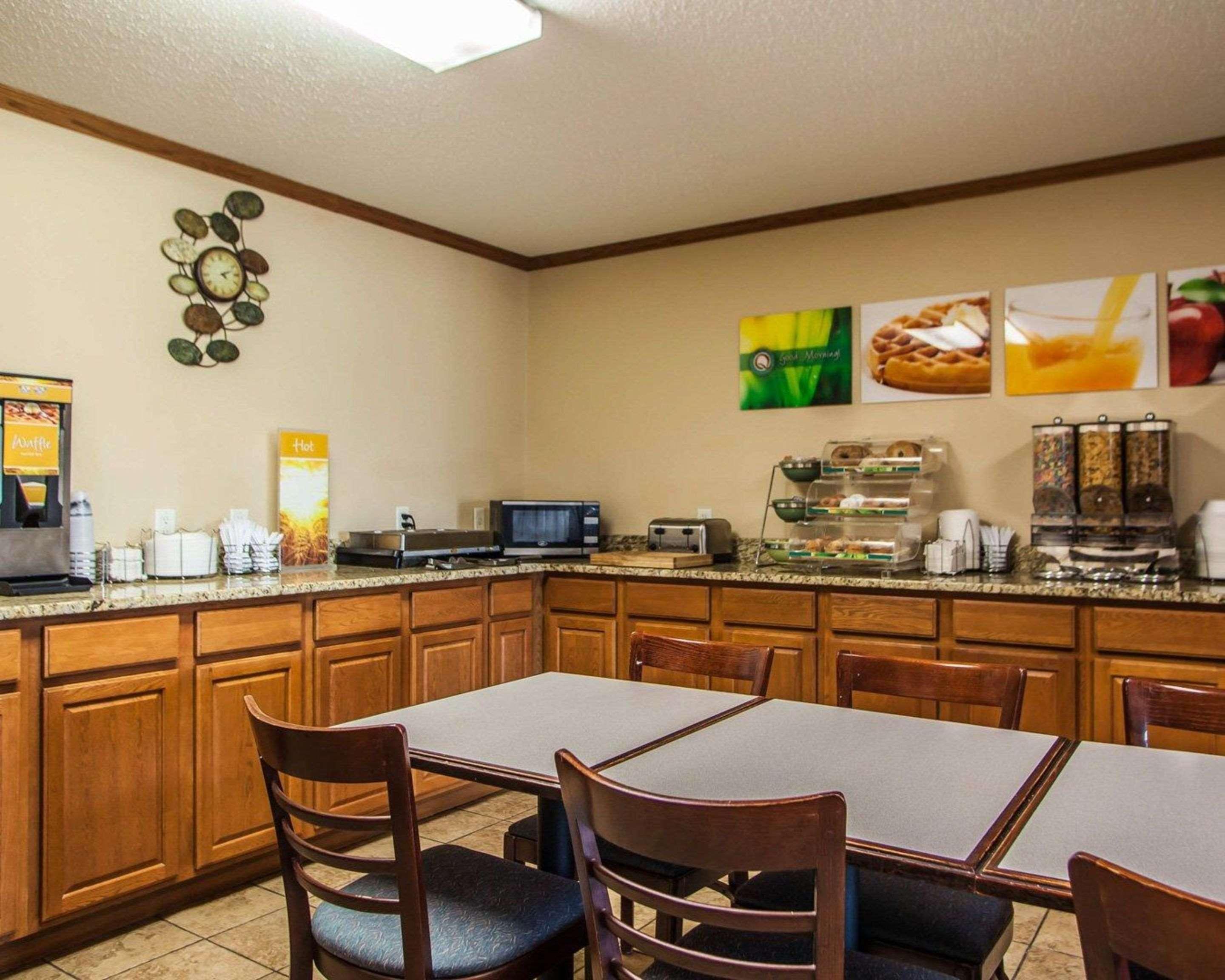 Quality Inn & Suites Eldridge Davenport North Esterno foto