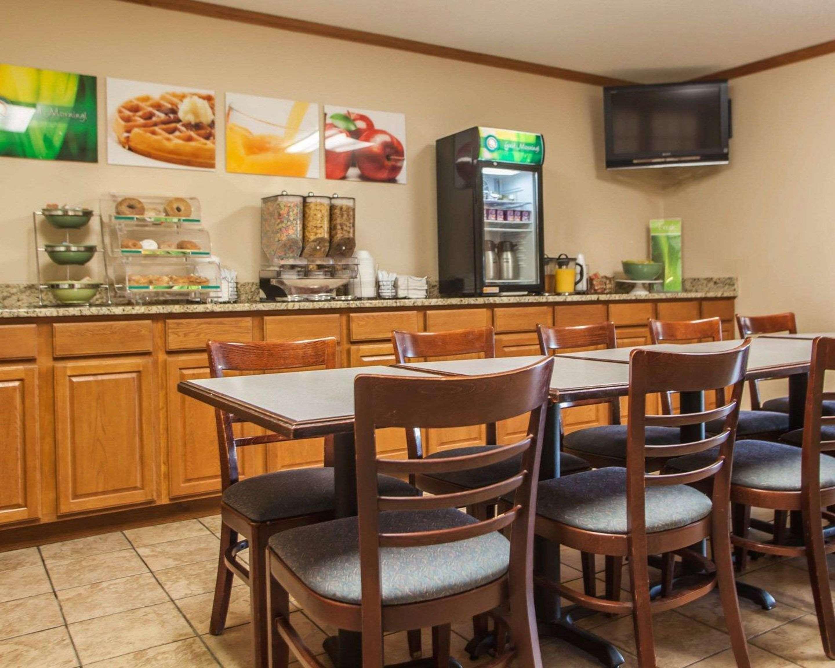 Quality Inn & Suites Eldridge Davenport North Esterno foto