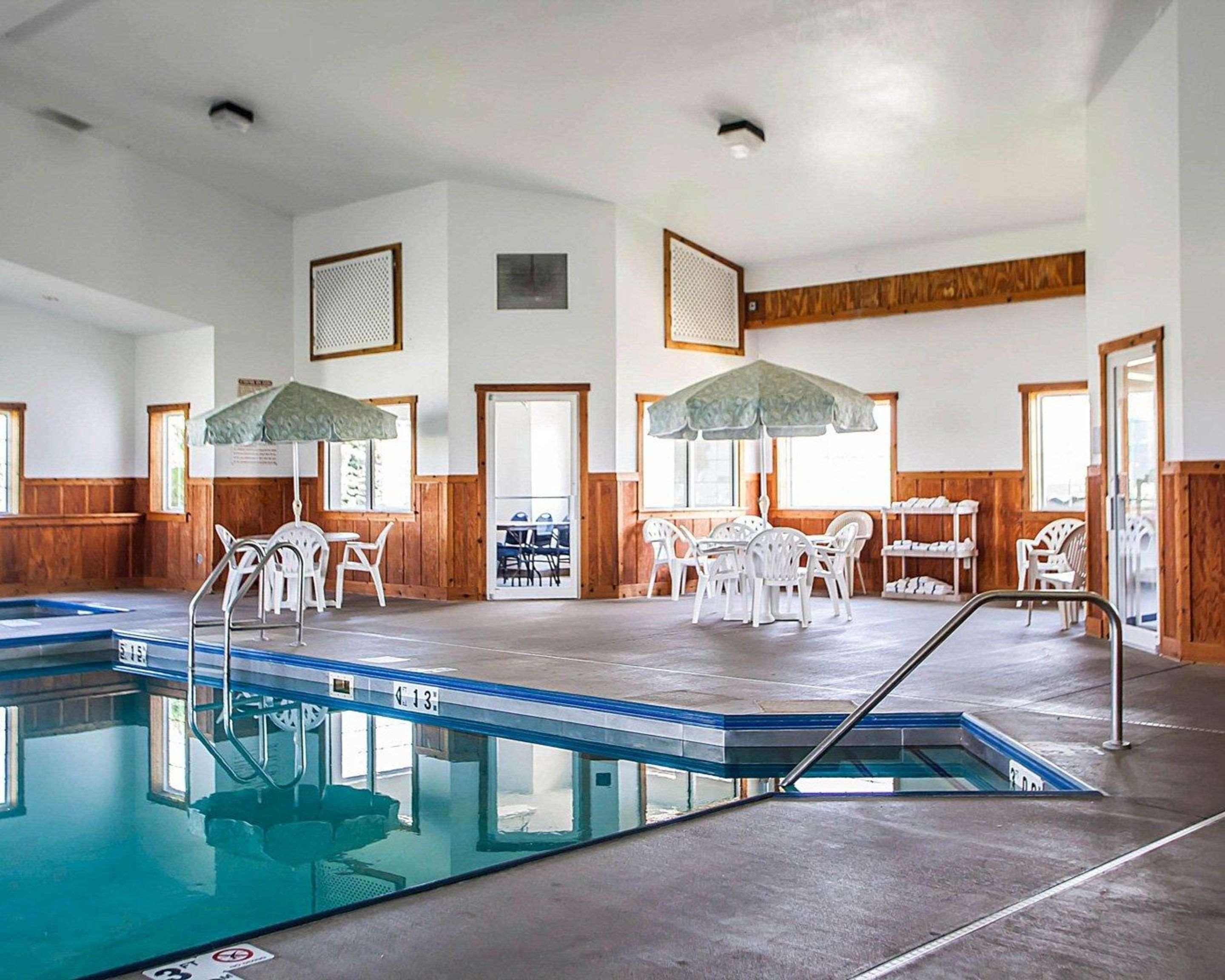 Quality Inn & Suites Eldridge Davenport North Esterno foto