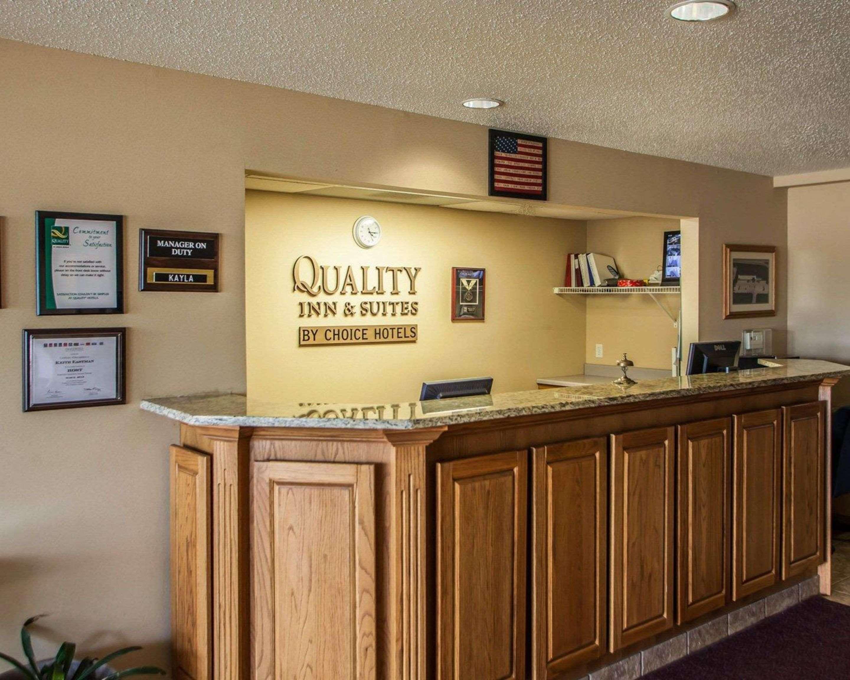 Quality Inn & Suites Eldridge Davenport North Esterno foto