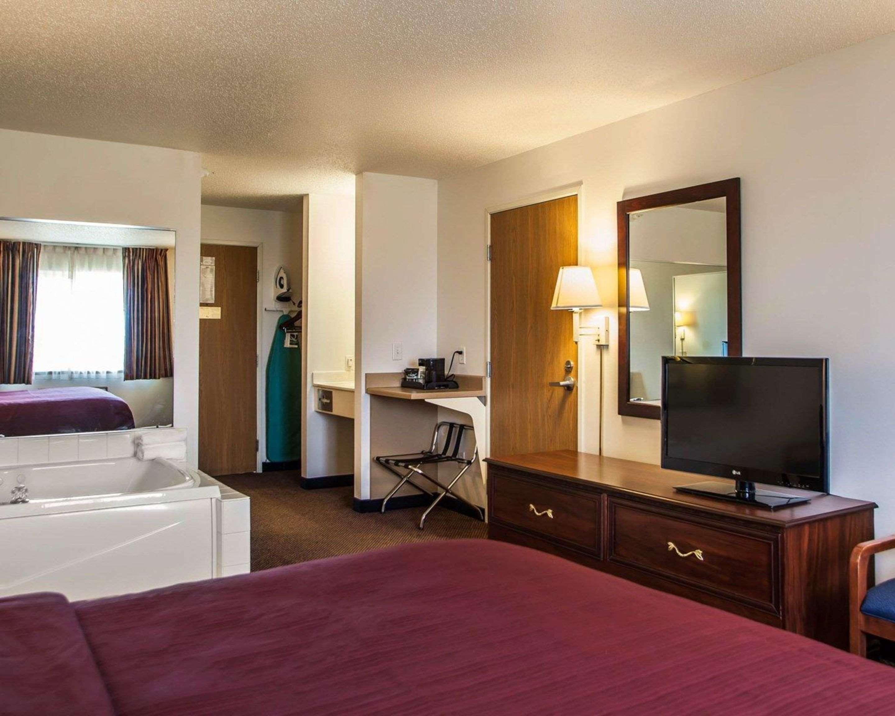 Quality Inn & Suites Eldridge Davenport North Esterno foto