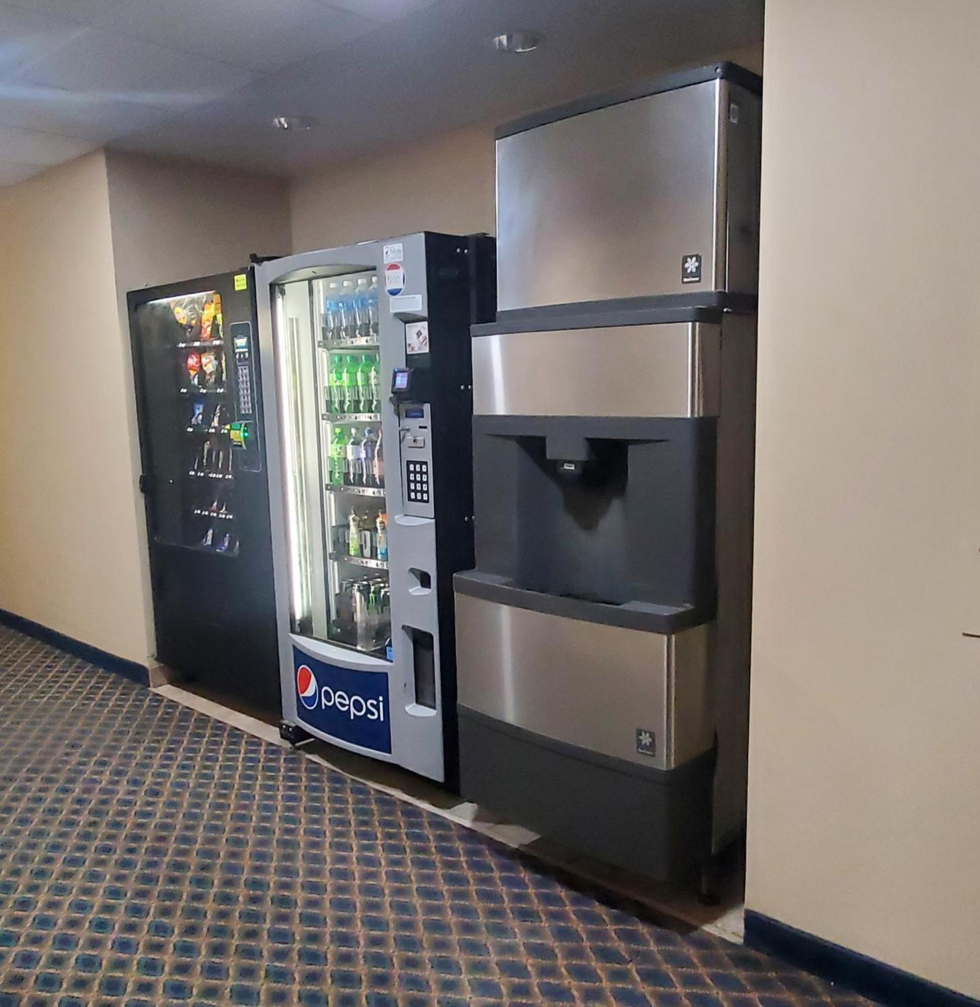 Quality Inn & Suites Eldridge Davenport North Esterno foto